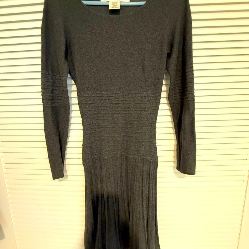 Max Studio knit long sleeve grey dress